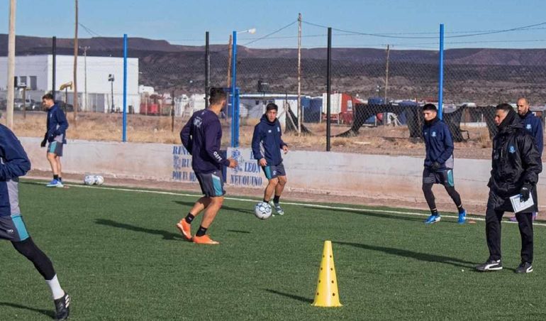 Después de la bronca con el arbitraje, Deportivo Rincón dio vuelta la página y el sábado jugará en casa
