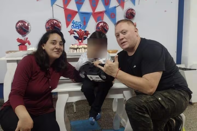 Bustamante, padre de un menor de 5 años, murió en la estación de servicio de las calles Octavio Pinto y Mariano Castex. Bustamante, padre de un menor de 5 años, murió en la estación de servicio de las calles Octavio Pinto y Mariano Castex.