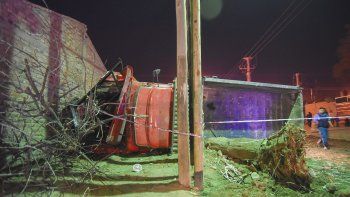 un camionero se quedo sin frenos en el oeste y de milagro no causo una tragedia un camionero se quedo sin frenos en el oeste y de milagro no causo una tragedia
