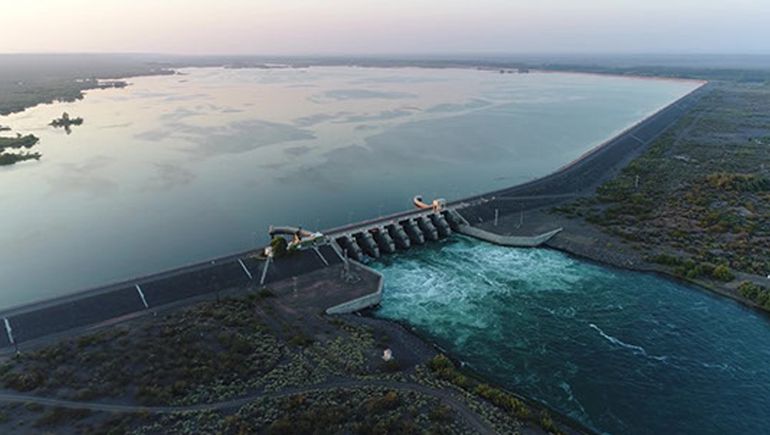 Sigue la crecida del río Neuquén: el anuncio de la AIC