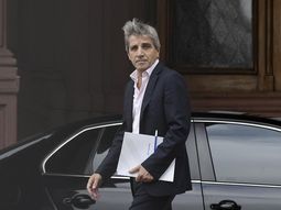 Luis Caputo quiere abrir el mercado de Wall Street sin cumplir con el requisito de sumar reservas. Luis Caputo quiere abrir el mercado de Wall Street sin cumplir con el requisito de sumar reservas.