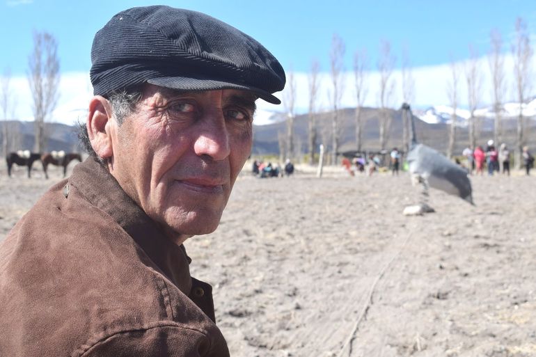 Galvarno Díaz tiene 59 años y su vida estuvo signada de sacrificios. Cuando era chico dejó la escuela para dedicarse ala cría de animales en ele Norte neuquino. Galvarno Díaz tiene 59 años y su vida estuvo signada de sacrificios. Cuando era chico dejó la escuela para dedicarse ala cría de animales en ele Norte neuquino.