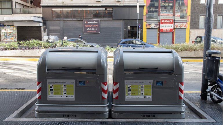 Polémico: instalaron contenedores magnéticos para evitar que la gente saque basura