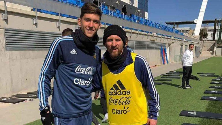 La foto de la promesa con Messi cuando fue sparring de la Selección.