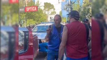 La escandalosa situación se registró en pleno centro de Neuquén La escandalosa situación se registró en pleno centro de Neuquén