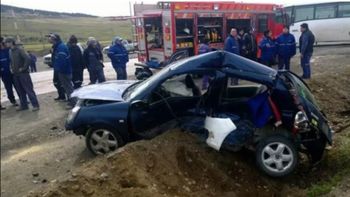 El accidente del 23 de noviembre de 2015 en Santa Cruz, cuando el Renault Clío que conducía Ariel Tamayo impactó violentamente contra el Voyage de Sapito Orellano, que tenía 24 años y murió en el acto. El accidente del 23 de noviembre de 2015 en Santa Cruz, cuando el Renault Clío que conducía Ariel Tamayo impactó violentamente contra el Voyage de Sapito Orellano, que tenía 24 años y murió en el acto.