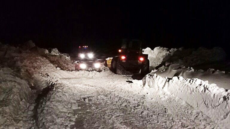Rescataron a 23 personas varadas en la nieve