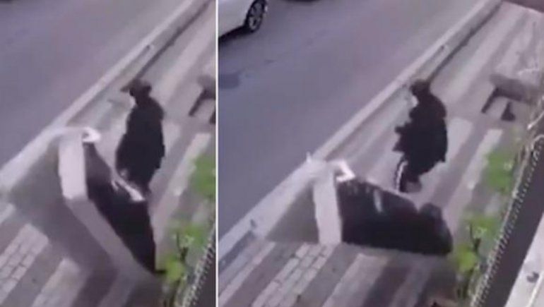 Viral: lanzó el sofá por la ventana y casi mata a su vecina.