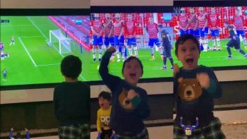 los golazos de messi y el alocado festejo de sus hijos los golazos de messi y el alocado festejo de sus hijos