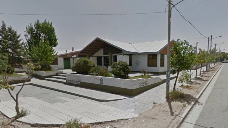 Padres se ofrecieron a limpiar un aula por la ausencia de un portero