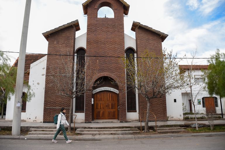 El EPEN entregará 10 módulos fotovoltaicos para instalar en la parroquia Nuestra Señora de Fátima del barrio Villa Farrel.