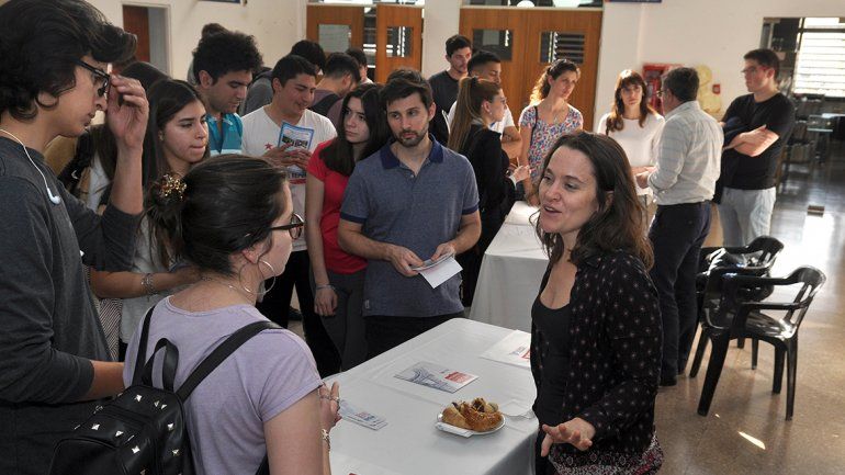 Siete países ofrecen becas de estudio a los neuquinos