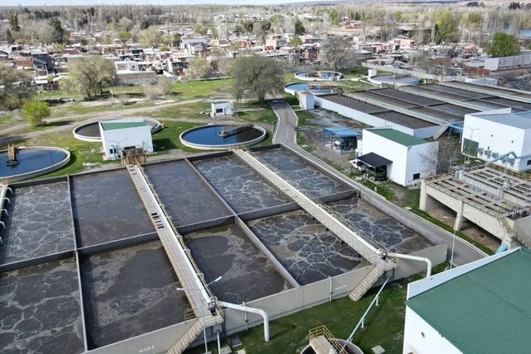 Neuquén consolida una política inédita del cuidado del agua: el plan para tratar efluentes cloacales
