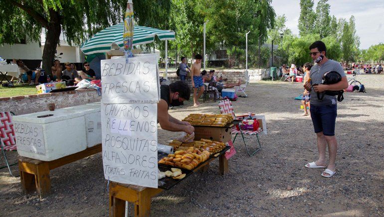 Los vecinos disfrutaron del río en un domingo a puro sol
