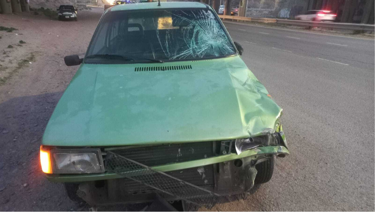 Un ciclista fue impactado por un auto en la Ruta 7 rumbo a Neuquén.