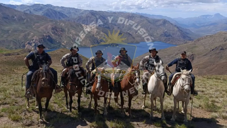 Los jinetes de la Policía están desplegando un intenso rastrillaje en puntos estratégicos de la zona cordillerana.