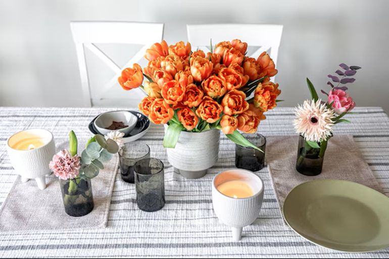 Las flores que hay que poner como centro de mesa para atraer la riqueza