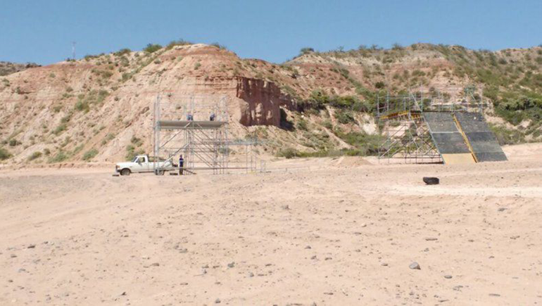 Intiman al Municipio a remediar la barda que aplanó en 2016