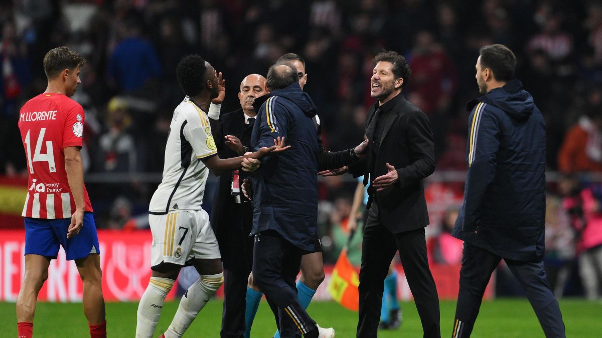 Diego Simeone tuvo dos cruces con Vinicius en el partido ante Real Madrid.