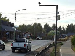 Villa la Angostura multará a quiénes no usen cinturón de seguridad o que manejen con el celular en la mano. Villa la Angostura multará a quiénes no usen cinturón de seguridad o que manejen con el celular en la mano.