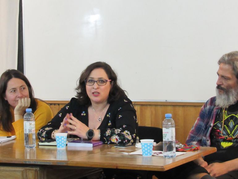 Galia Labrin Kallmann se exilió con su madre y su hermano en México en junio de 1976 cuando tenía 8 meses de edad. Regresó a Neuquén en 1983.