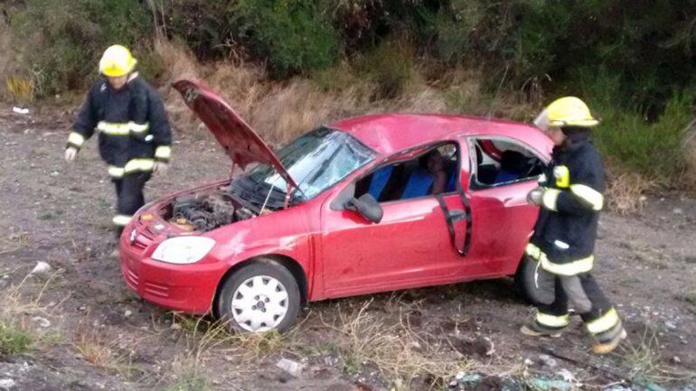 Tres personas heridas tras un violento vuelco sobre la Ruta Nacional 40