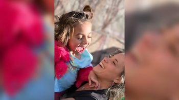 Su hija tiene parálisis cerebral e inició una cruzada para tratarla con un novedoso método que se hizo popular por Netflix
