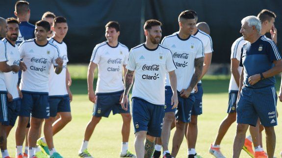 En un clima distendido, la Selección se movió en Seattle a la espera de su último duelo en la fase de grupos ante Bolivia. Messi y Lavezzi irán de arranque y muchos titulares tendrán descanso.