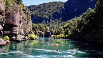 El río Futaleufú, del lado de Chile a la altura de Trevelin: una maravilla imperdible.   El río Futaleufú, del lado de Chile a la altura de Trevelin: una maravilla imperdible.