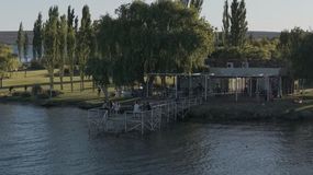 La nueva propuesta gastronómica de La Península que atrae al turismo | LM Neuquen La nueva propuesta gastronómica de La Península que atrae al turismo