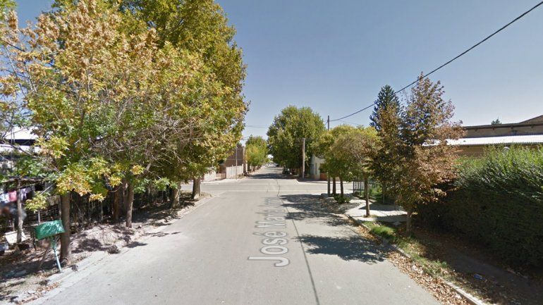 La joven caminaba por la calle José María Jorge.