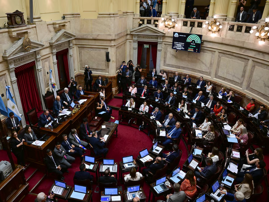 Sesión del Senado durante la aprobación de la reforma: tensión y votos cruzados definen el futuro hídrico.