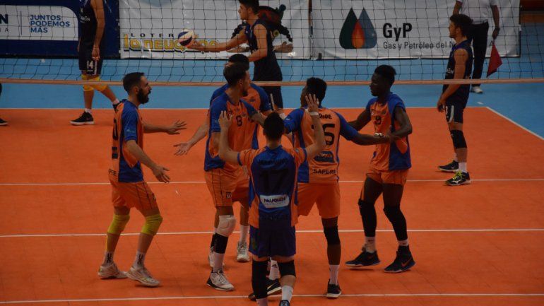 Ciudad&nbsp; le ganó al Dino en sets corridos: 28-26