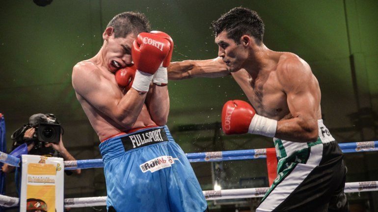 Godoy se subió al ring ya con el título