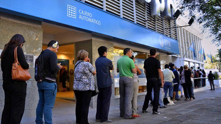 Hoy comienza el pago de haberes en Neuquén