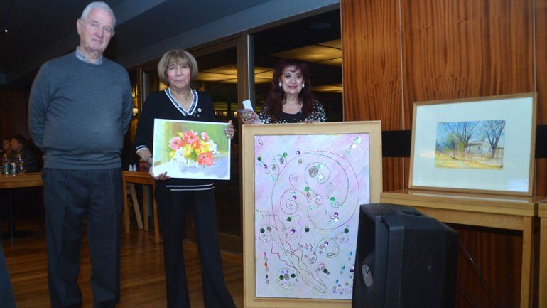 Cambio de autoridades  y cena solidaria