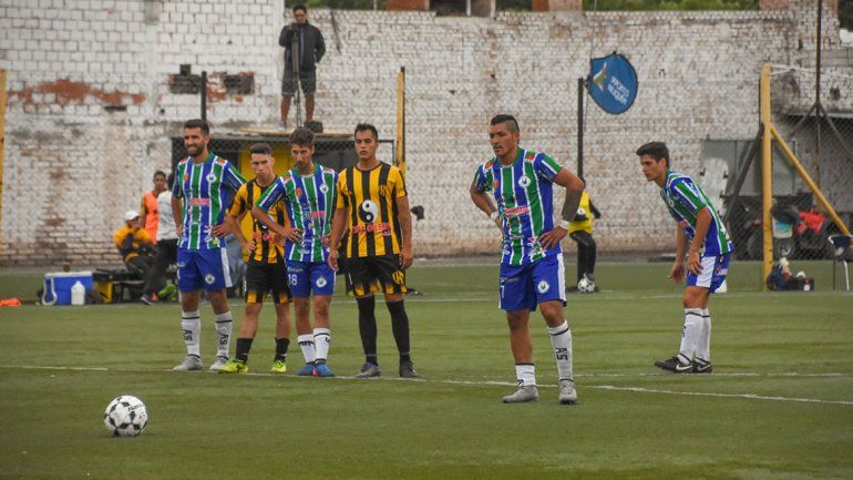 Maronese busca escaparse y el León, seguirlo de cerca