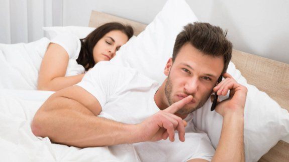 Las 10 señales para saber si tu pareja te engaña