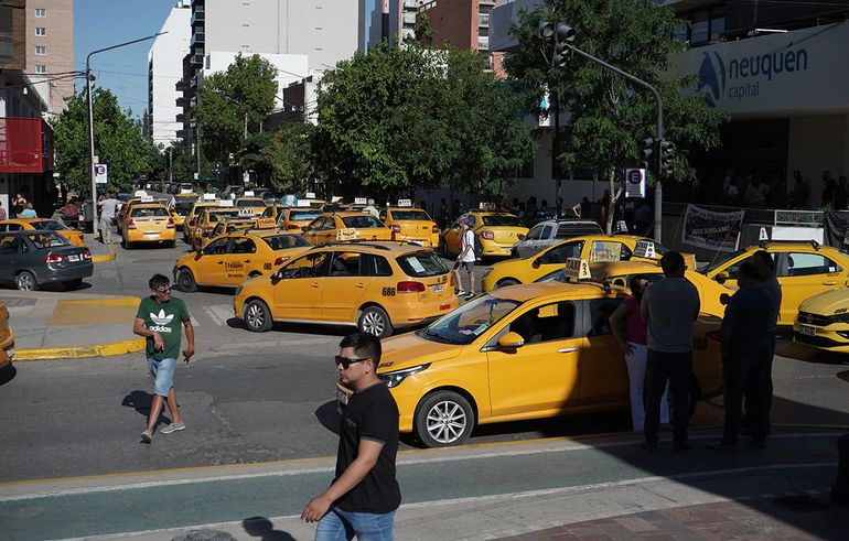 Taxistas liberaron el centro con el compromiso de una nueva reunión