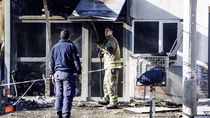 Bomberos trabajaron hasta este martes al mediodía. Los vecinos la pasaron mal / Fotos Anahí Cárdena.