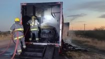 perdio todo: a un piloto de turismo carretera se le prendio fuego el auto mientras viajaba para debutar perdio todo: a un piloto de turismo carretera se le prendio fuego el auto mientras viajaba para debutar
