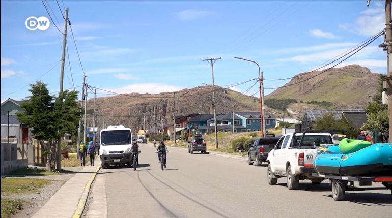 Las autoridades locales de El Chalten proponen ampliar el ejido urbano con control del impacto, pero hay vecinos que se oponen por el posible daño ambiental. 