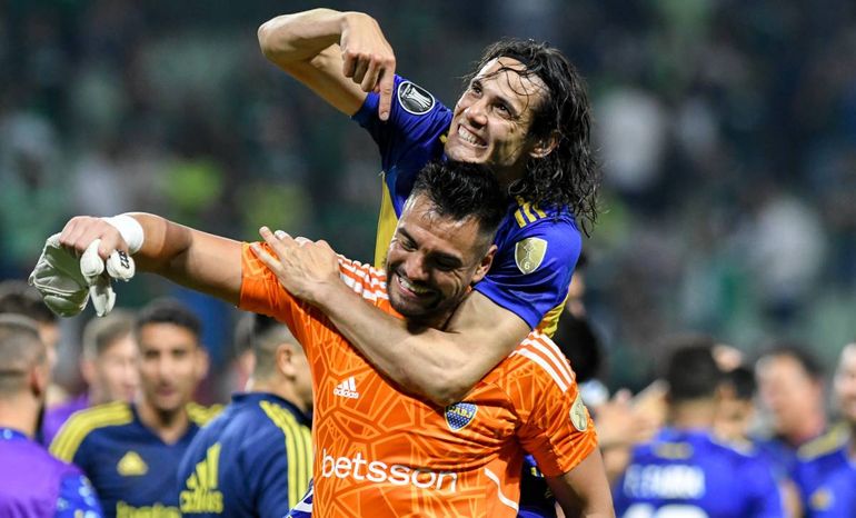 El festejo de Cavani y Romero tras el triundo de Boca. Foto Télam.