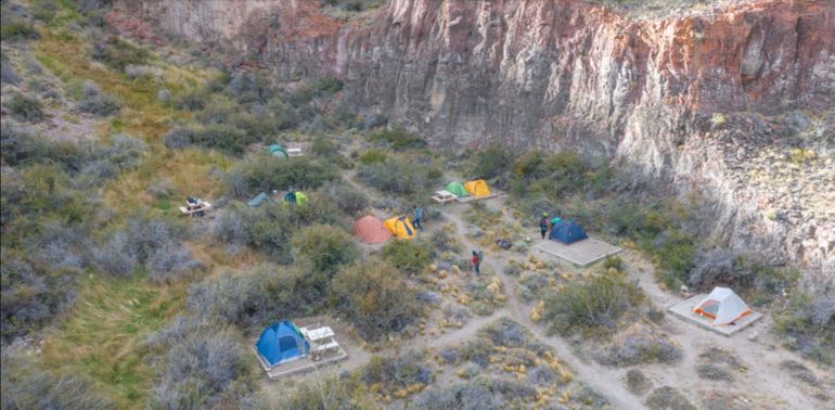 Acampe en medio del entorno del Parque Patagonia, en el noroeste de Santa Cruz. Acampe en medio del entorno del Parque Patagonia, en el noroeste de Santa Cruz.