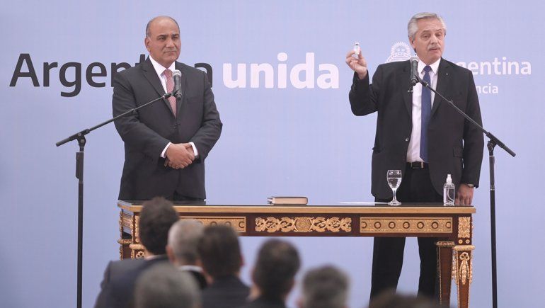 Alberto en la jura del nuevo Gabinete: Siempre debatimos de cara a la gente