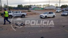 El siniestro vial dejó varias personas heridas. | LM Neuquen El siniestro vial dejó varias personas heridas.