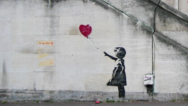 Uno de los murales de Banksy