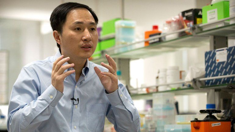 Polémico científico terminó preso por modificar bebés genéticamente