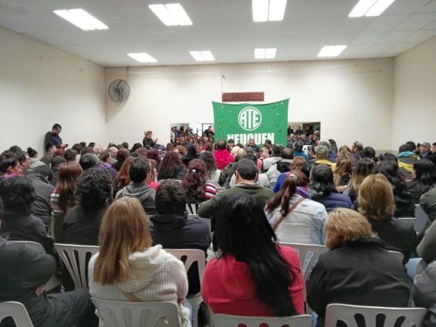 ATE lanzó un paro por tiempo indeterminado desde mañana y peligran las clases