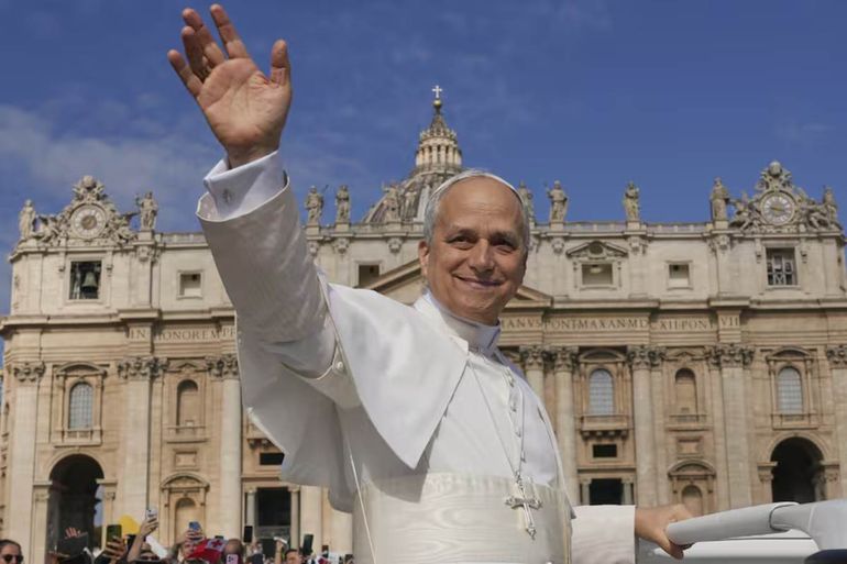 El papa León XIV inició su pontificado con una multitudinaria ceremonia en la plaza de San Pedro